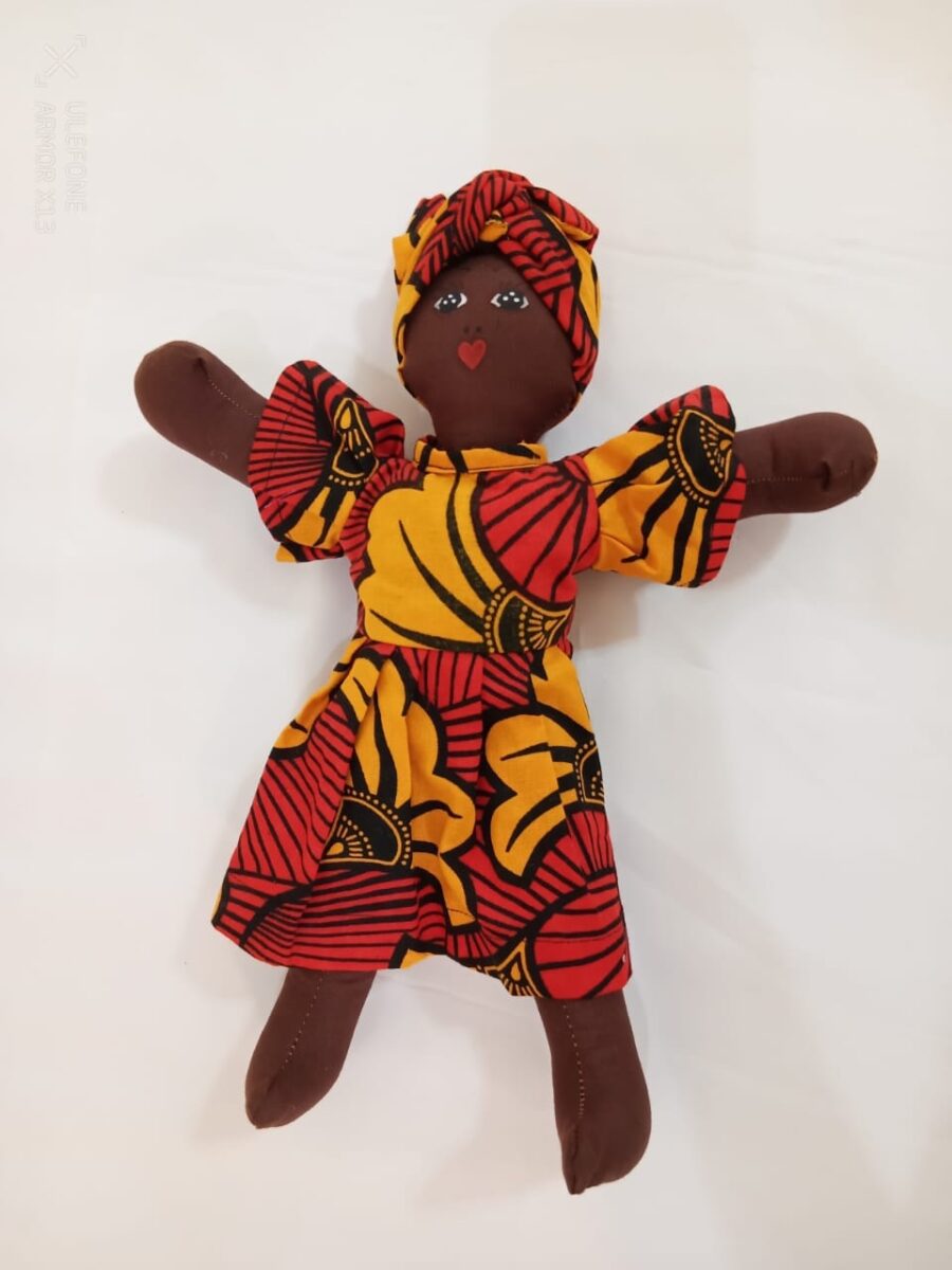 Grande poupée africaine
